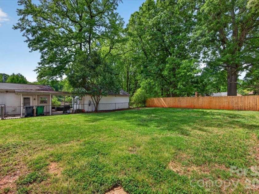 4820 Charleston Drive, Charlotte, NC 28212.  MLS# CAR4369686, YatesRealty ID 22940. 