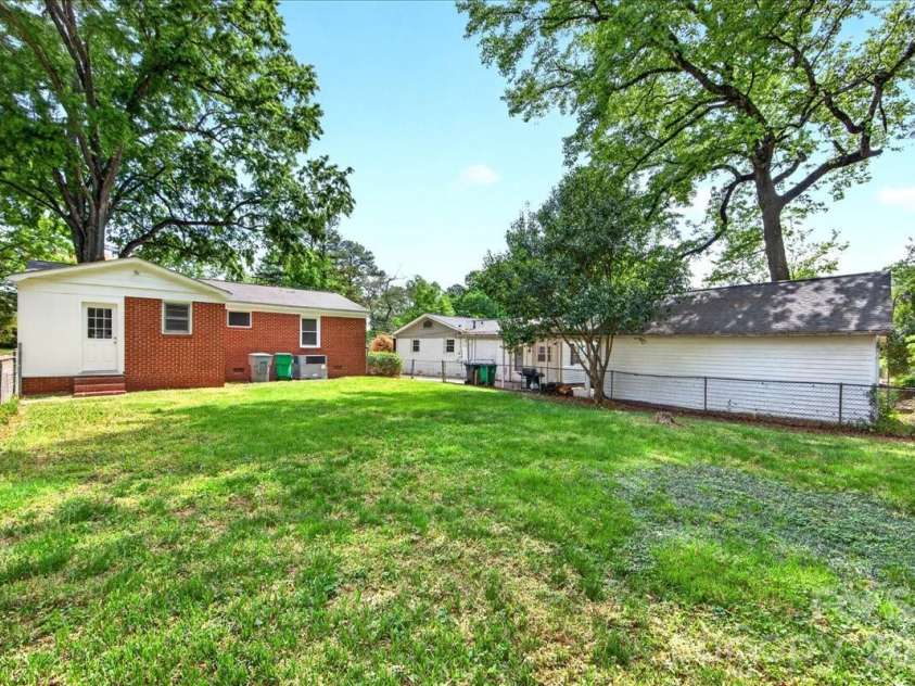 4820 Charleston Drive, Charlotte, NC 28212.  MLS# CAR4369686, YatesRealty ID 22940. 