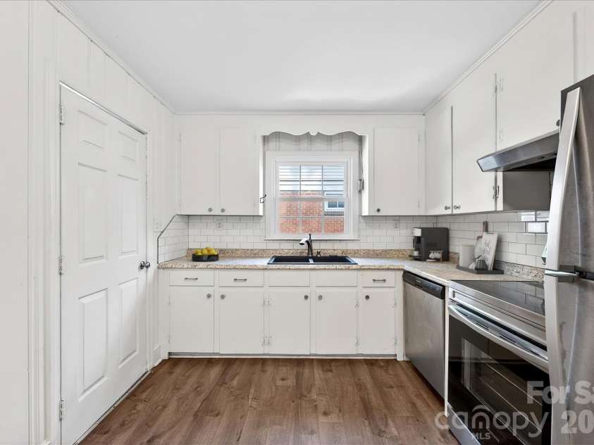 4820 Charleston Drive, Charlotte, NC 28212.  MLS# CAR4369686, YatesRealty ID 22940. Virtually Staged