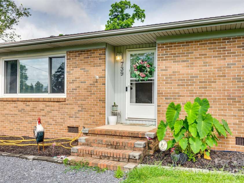 739 Springdale Road, Rock Hill, SC 29730.  MLS# CAR4267574, YatesRealty ID 22940. Entry Way