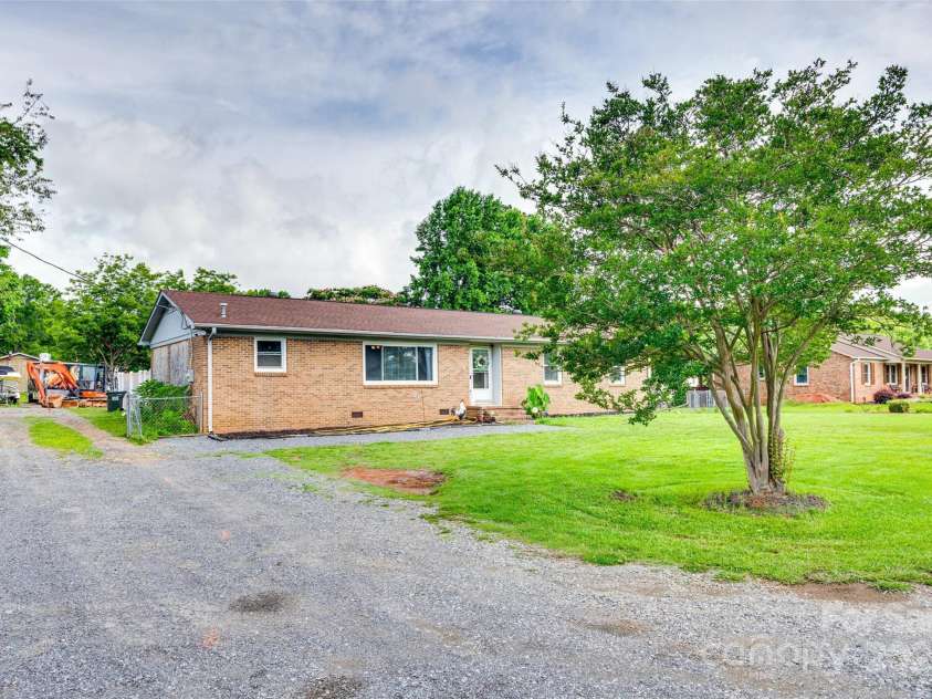 739 Springdale Road, Rock Hill, SC 29730.  MLS# CAR4267574, YatesRealty ID 22940. Gravel Driveway