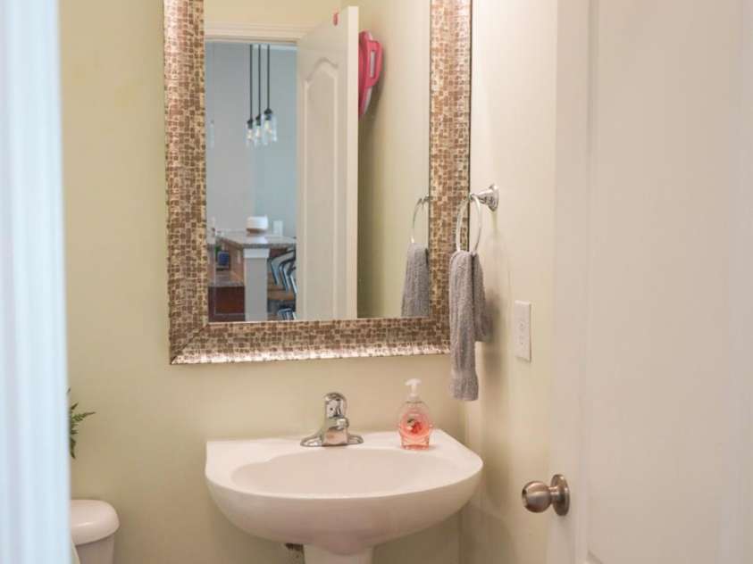 14411 Glendon Hall Lane, Charlotte, NC 28262.  MLS# CAR4268955, YatesRealty ID 22941. Half Bath