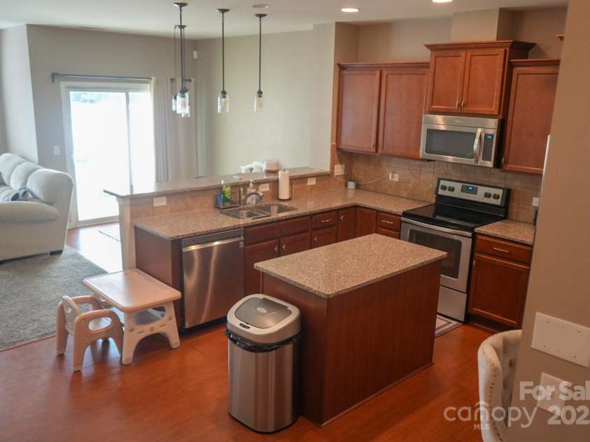 14411 Glendon Hall Lane, Charlotte, NC 28262.  MLS# CAR4268955, YatesRealty ID 22941. Kitchen