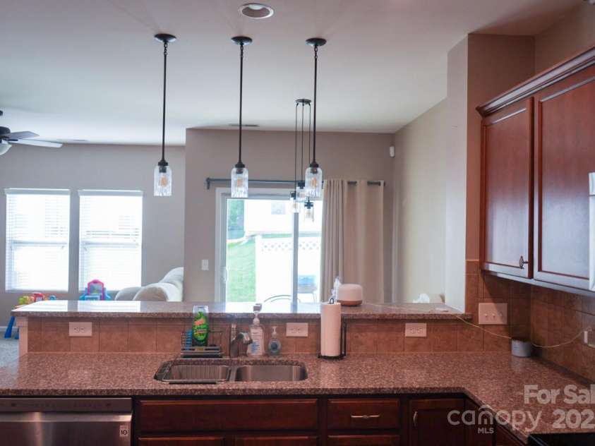 14411 Glendon Hall Lane, Charlotte, NC 28262.  MLS# CAR4268955, YatesRealty ID 22941. Kitchen