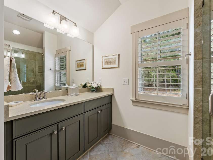 18321 Rosapenny Road, Charlotte, NC 28278.  MLS# CAR4364652, YatesRealty ID 22942. 4th Ensuite Bathroom on 2nd  level