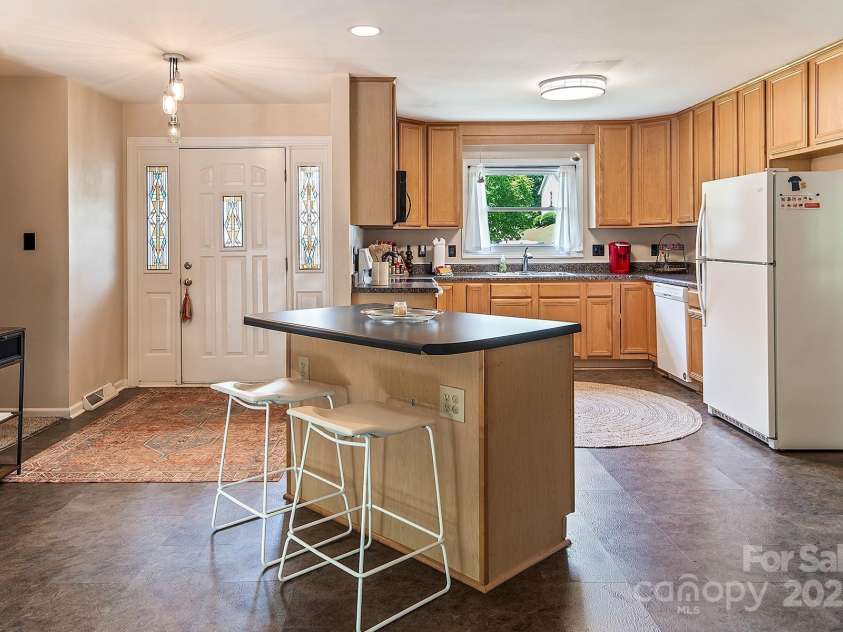 5922 Sullins Road, Charlotte, NC 28214.  MLS# CAR4272470, YatesRealty ID 22942. 