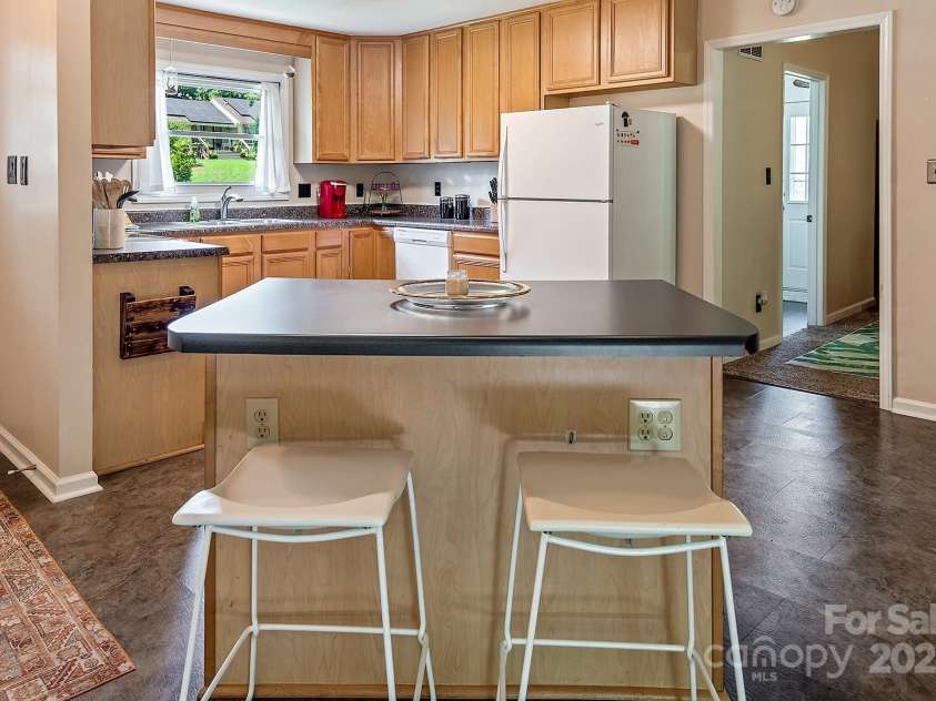 5922 Sullins Road, Charlotte, NC 28214.  MLS# CAR4272470, YatesRealty ID 22942. 