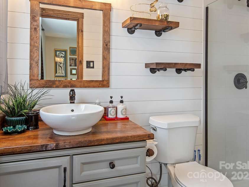5922 Sullins Road, Charlotte, NC 28214.  MLS# CAR4272470, YatesRealty ID 22942. 