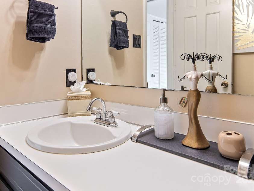 5922 Sullins Road, Charlotte, NC 28214.  MLS# CAR4272470, YatesRealty ID 22942. 