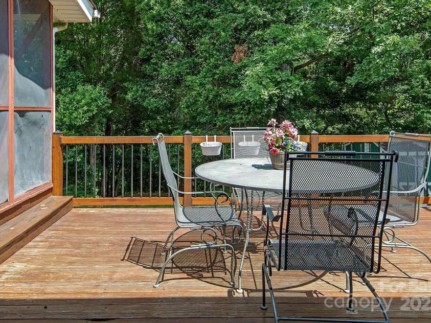5922 Sullins Road, Charlotte, NC 28214.  MLS# CAR4272470, YatesRealty ID 22942. 