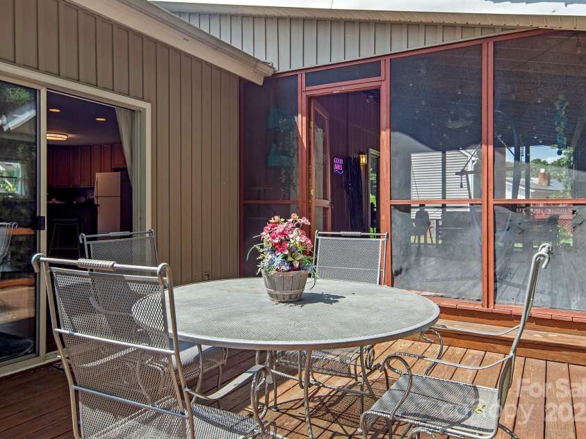 5922 Sullins Road, Charlotte, NC 28214.  MLS# CAR4272470, YatesRealty ID 22942. 
