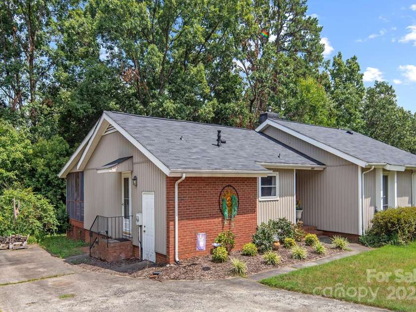 5922 Sullins Road, Charlotte, NC 28214.  MLS# CAR4272470, YatesRealty ID 22942. 
