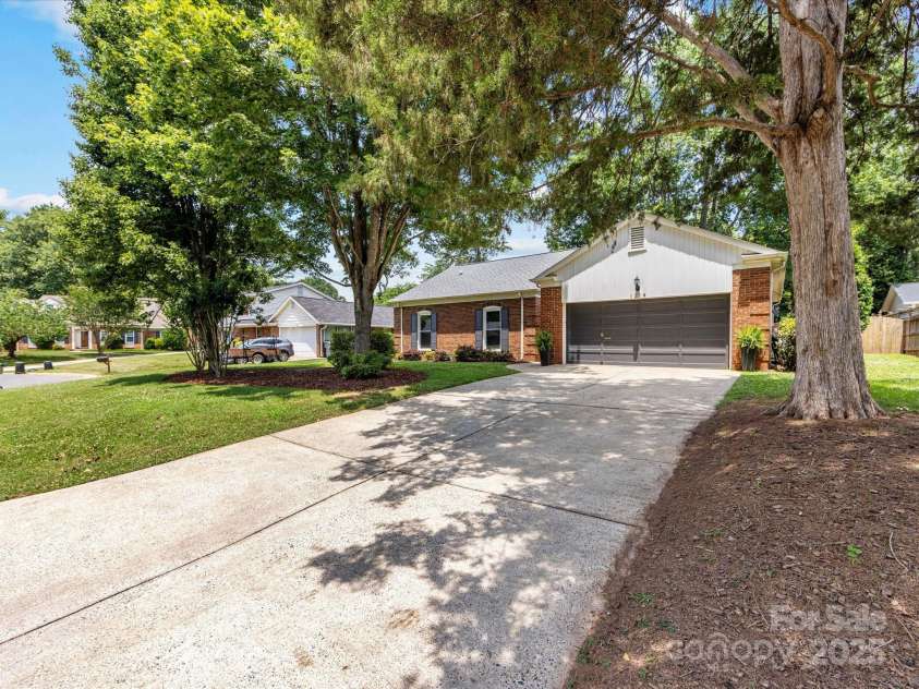 1115 Berry Ridge Road, Charlotte, NC 28270.  MLS# CAR4274309, YatesRealty ID 22944. 