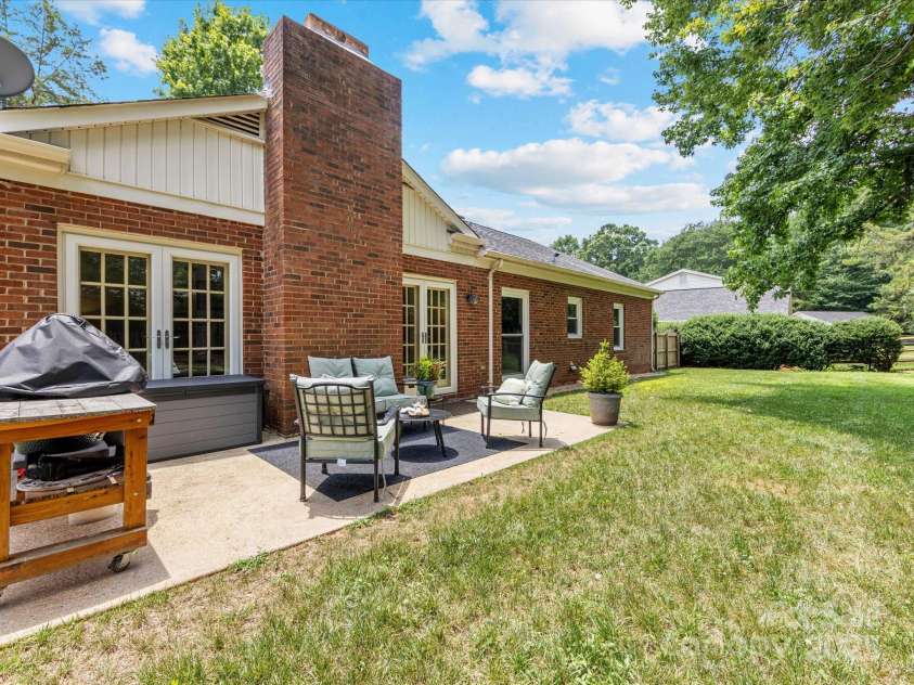 1115 Berry Ridge Road, Charlotte, NC 28270.  MLS# CAR4274309, YatesRealty ID 22944. Grill space too!