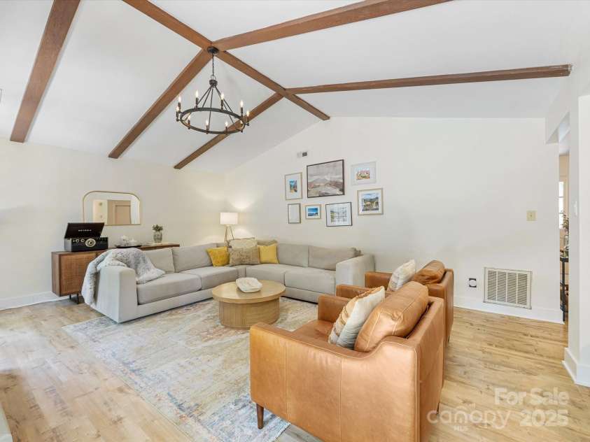 1115 Berry Ridge Road, Charlotte, NC 28270.  MLS# CAR4274309, YatesRealty ID 22944. Large open living room with new LVP flooring!