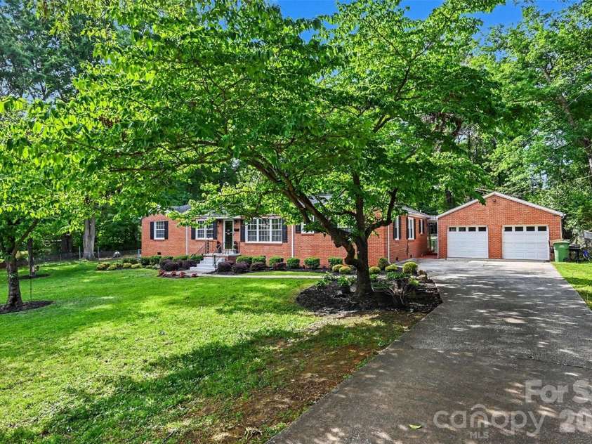 704 Marion Sims Drive, Lancaster, SC 29720.  MLS# CAR4379158, YatesRealty ID 22944. 