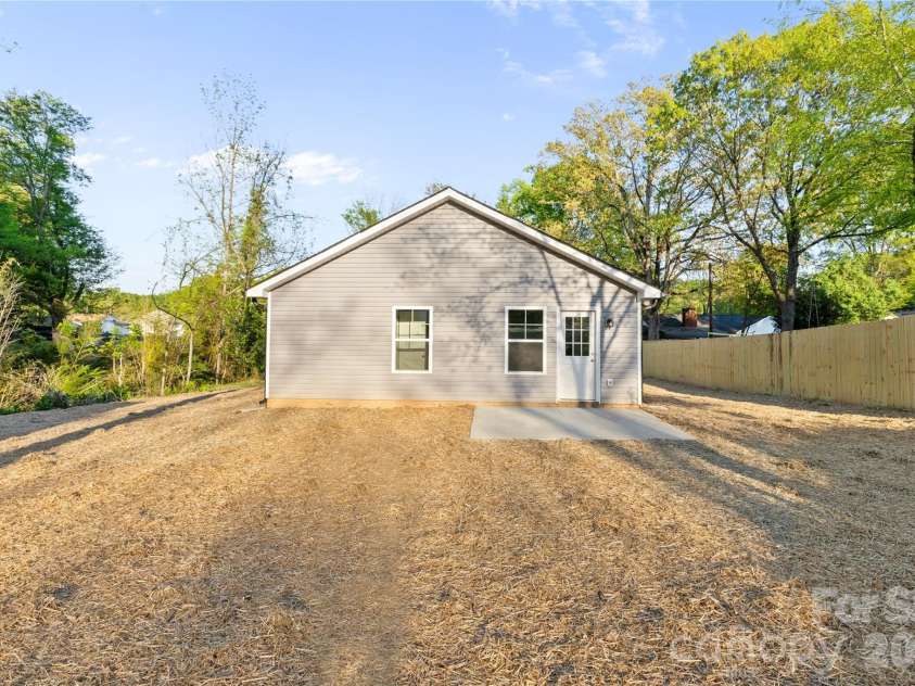 1021 E 10th Street, Kannapolis, NC 28083.  MLS# CAR4367969, YatesRealty ID 22945. 
