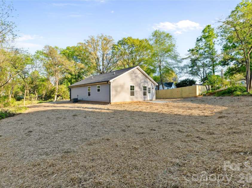 1021 E 10th Street, Kannapolis, NC 28083.  MLS# CAR4367969, YatesRealty ID 22945. 