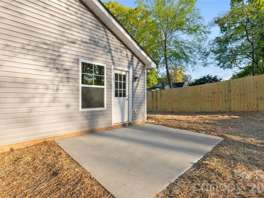 1021 E 10th Street, Kannapolis, NC 28083.  MLS# CAR4367969, YatesRealty ID 22945. 