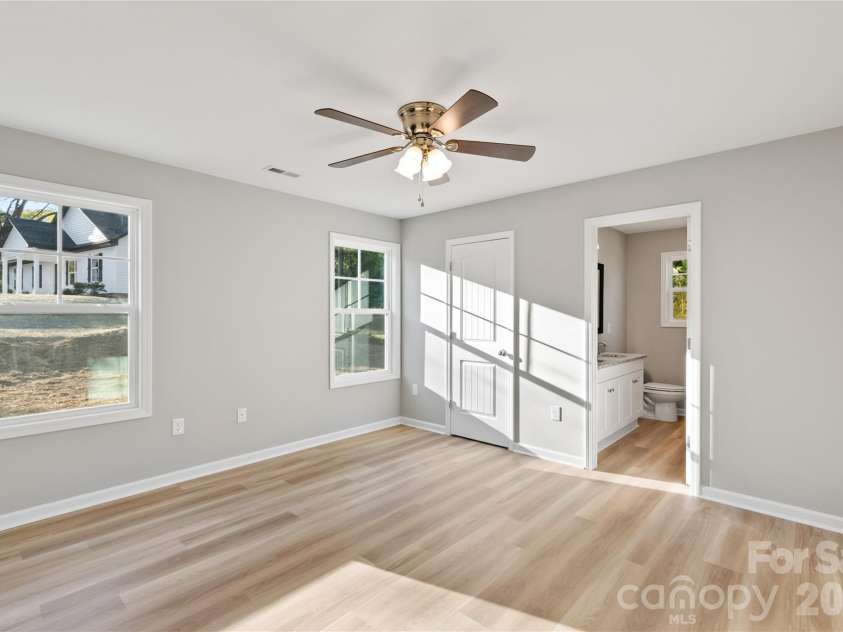 1021 E 10th Street, Kannapolis, NC 28083.  MLS# CAR4367969, YatesRealty ID 22945. 