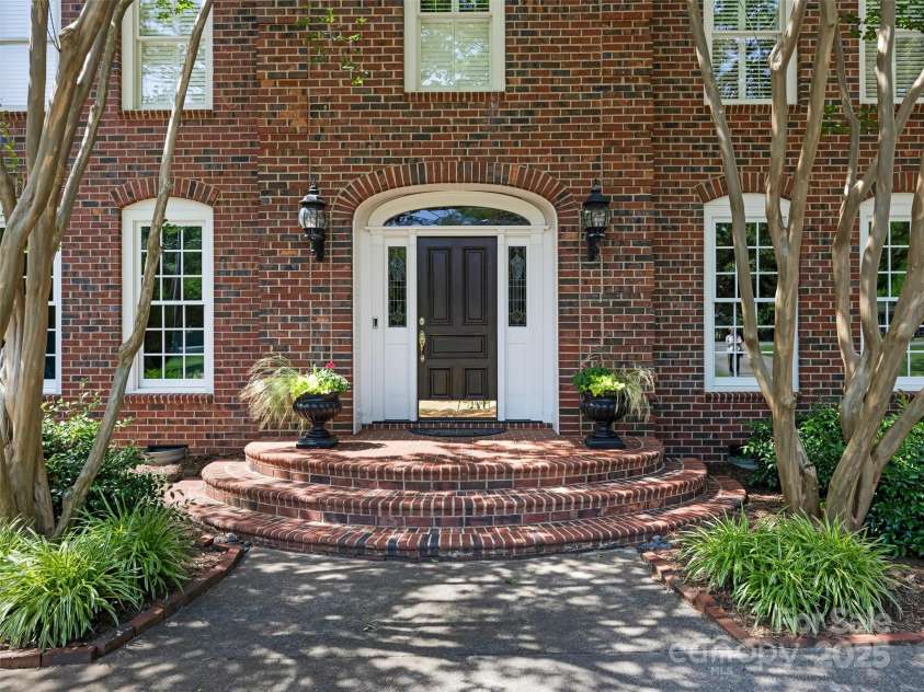 4026 Sharon View Road, Charlotte, NC 28226.  MLS# CAR4266145, YatesRealty ID 22945. 