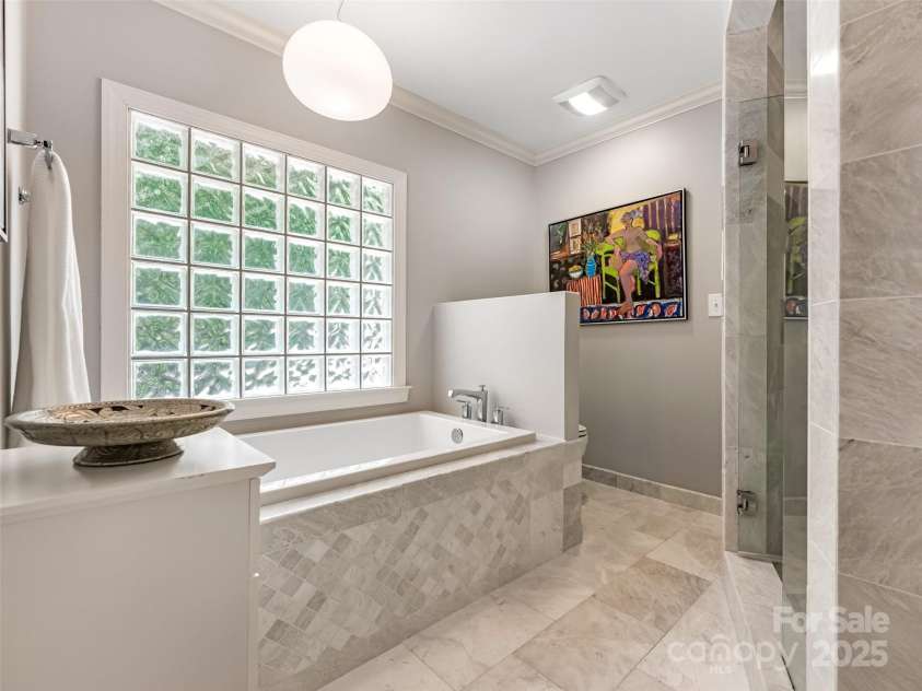 4026 Sharon View Road, Charlotte, NC 28226.  MLS# CAR4266145, YatesRealty ID 22945. Air-jetted tub - glass blocks provide light & privacy