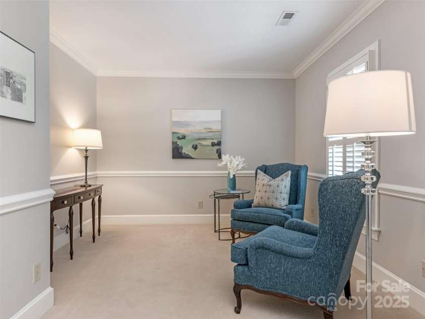 4026 Sharon View Road, Charlotte, NC 28226.  MLS# CAR4266145, YatesRealty ID 22945. Sitting room off of Primary Suite