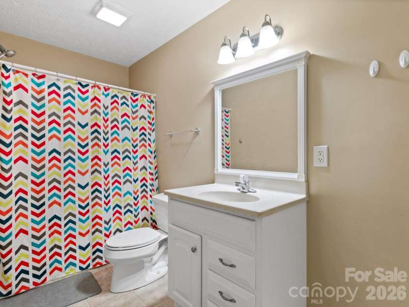 38 Brown Lynch Road, Candler, NC 28715.  MLS# CAR4377912, YatesRealty ID 22946. Full Bath #3