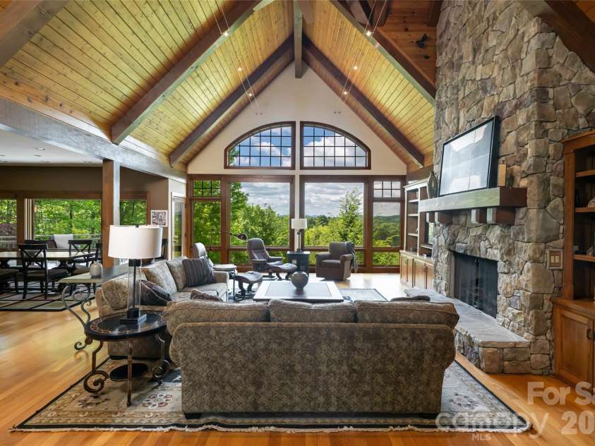 211 Boulder Ridge Drive, Hendersonville, NC 28792.  MLS# CAR4378849, YatesRealty ID 22947. 