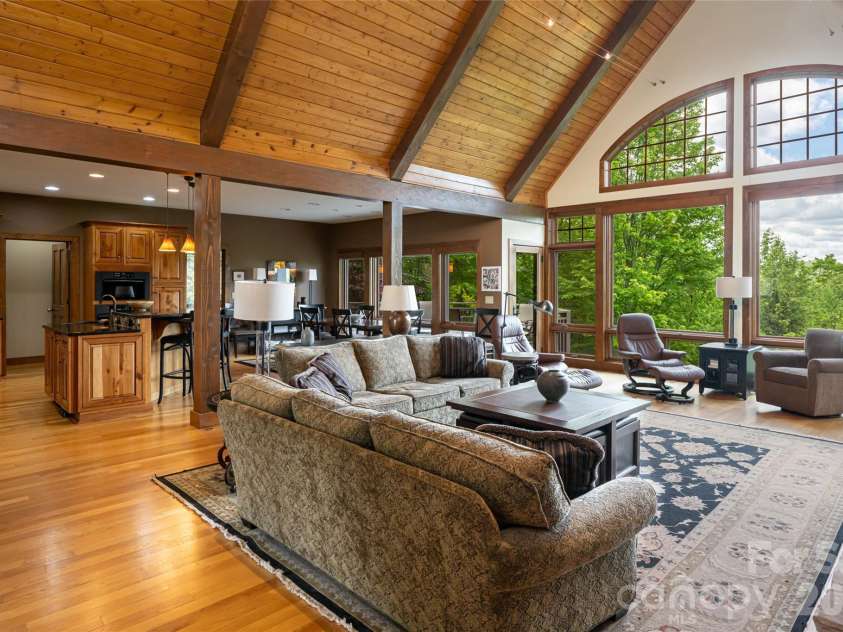 211 Boulder Ridge Drive, Hendersonville, NC 28792.  MLS# CAR4378849, YatesRealty ID 22947. 