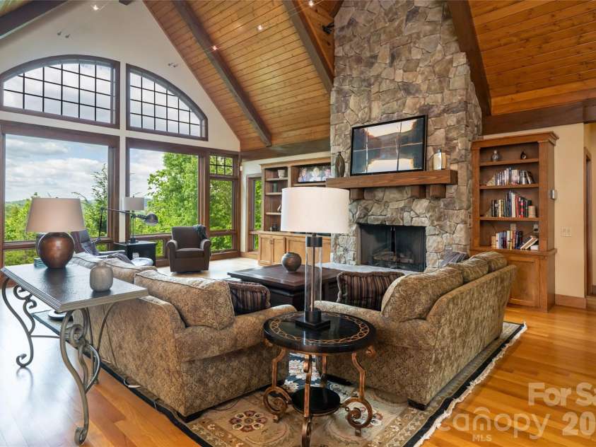 211 Boulder Ridge Drive, Hendersonville, NC 28792.  MLS# CAR4378849, YatesRealty ID 22947. 