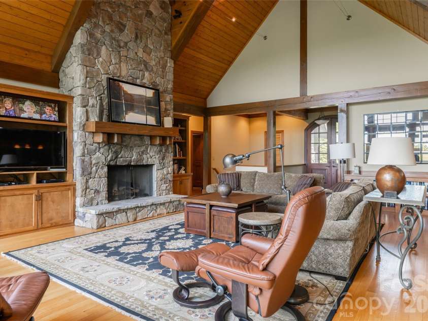211 Boulder Ridge Drive, Hendersonville, NC 28792.  MLS# CAR4378849, YatesRealty ID 22947. 
