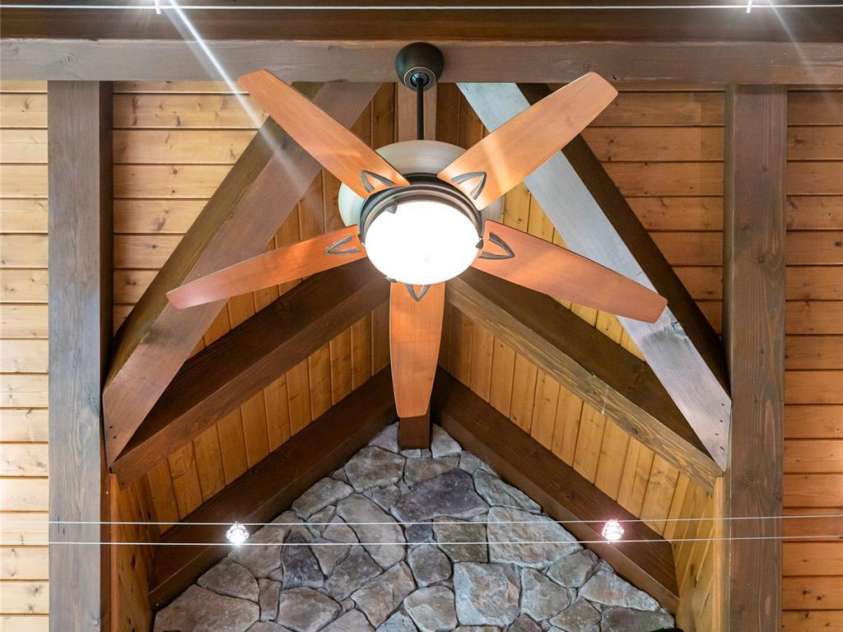 211 Boulder Ridge Drive, Hendersonville, NC 28792.  MLS# CAR4378849, YatesRealty ID 22947. 