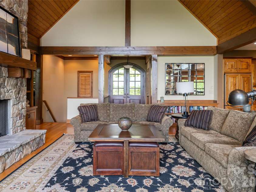 211 Boulder Ridge Drive, Hendersonville, NC 28792.  MLS# CAR4378849, YatesRealty ID 22947. 