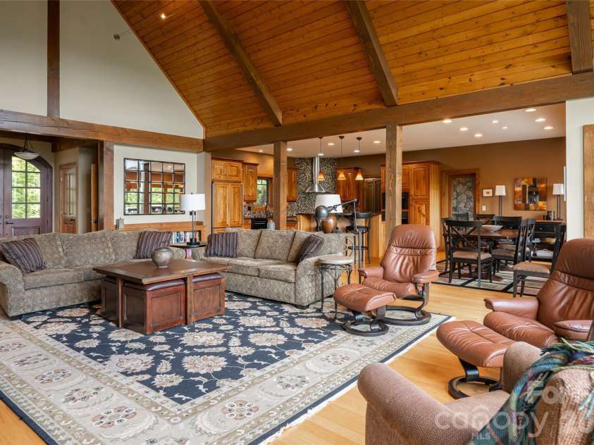 211 Boulder Ridge Drive, Hendersonville, NC 28792.  MLS# CAR4378849, YatesRealty ID 22947. 