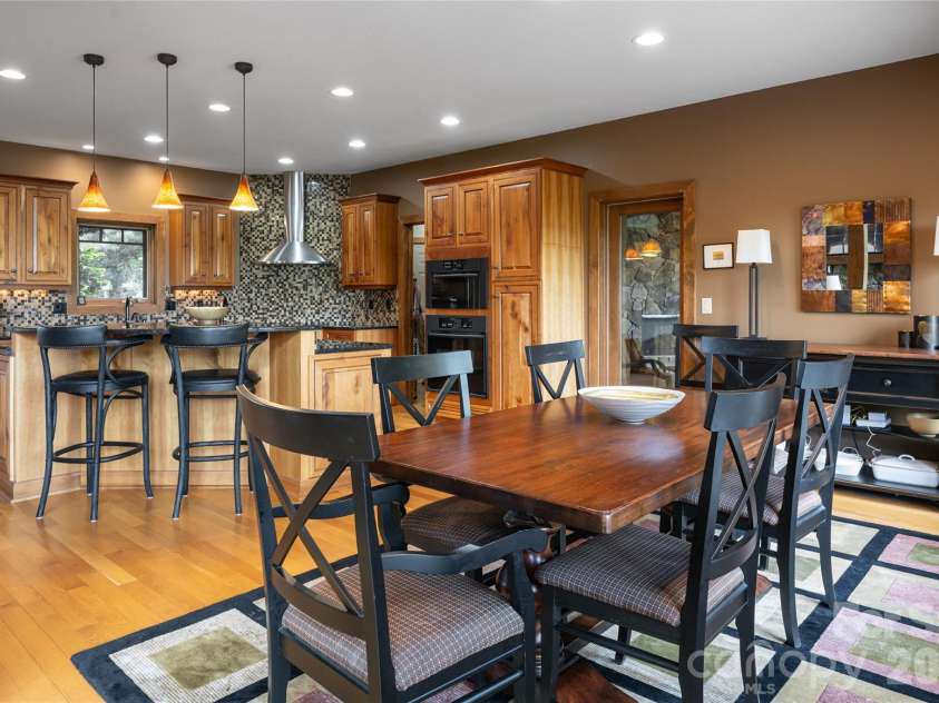211 Boulder Ridge Drive, Hendersonville, NC 28792.  MLS# CAR4378849, YatesRealty ID 22947. 