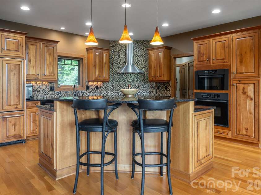 211 Boulder Ridge Drive, Hendersonville, NC 28792.  MLS# CAR4378849, YatesRealty ID 22947. 