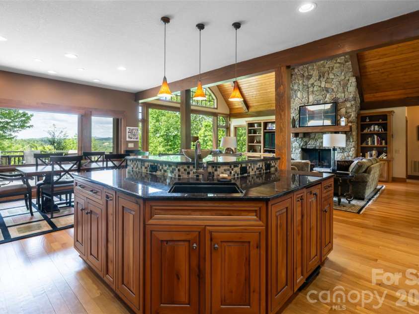 211 Boulder Ridge Drive, Hendersonville, NC 28792.  MLS# CAR4378849, YatesRealty ID 22947. 
