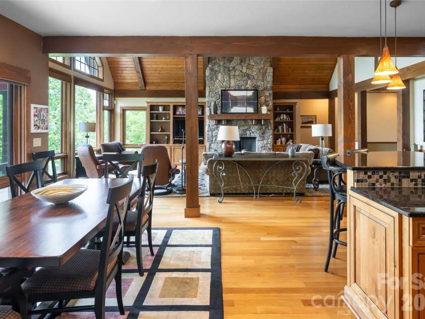 211 Boulder Ridge Drive, Hendersonville, NC 28792.  MLS# CAR4378849, YatesRealty ID 22947. 