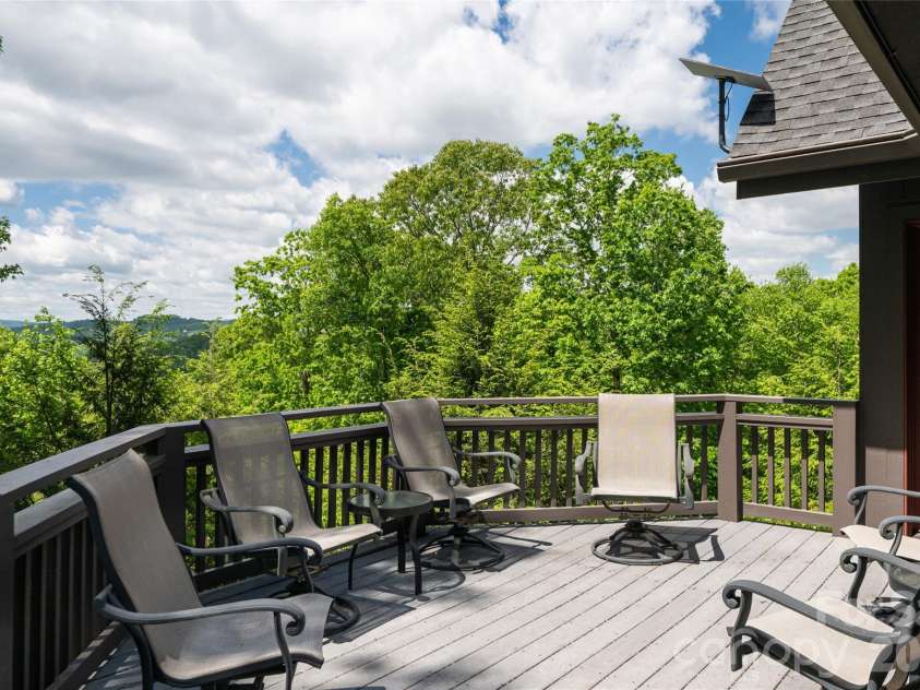211 Boulder Ridge Drive, Hendersonville, NC 28792.  MLS# CAR4378849, YatesRealty ID 22947. 