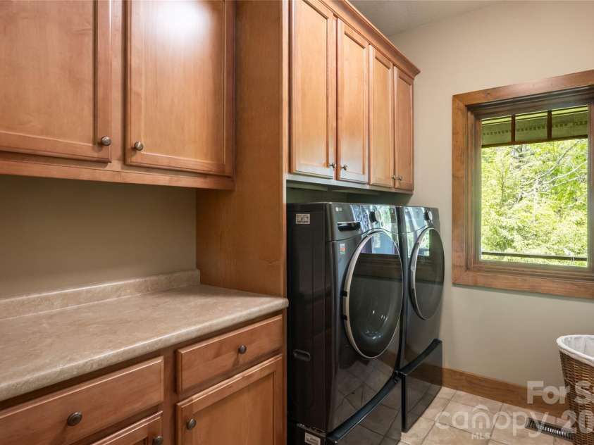 211 Boulder Ridge Drive, Hendersonville, NC 28792.  MLS# CAR4378849, YatesRealty ID 22947. 