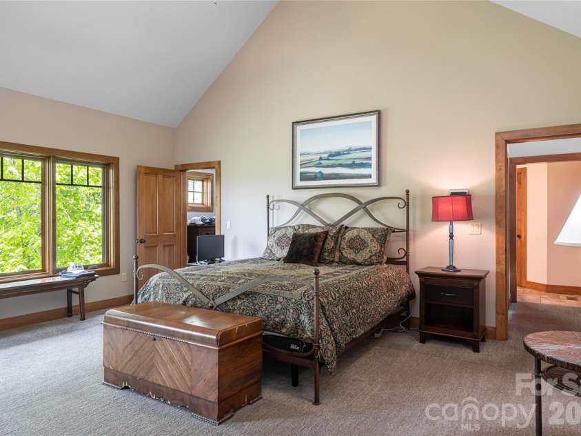 211 Boulder Ridge Drive, Hendersonville, NC 28792.  MLS# CAR4378849, YatesRealty ID 22947. 