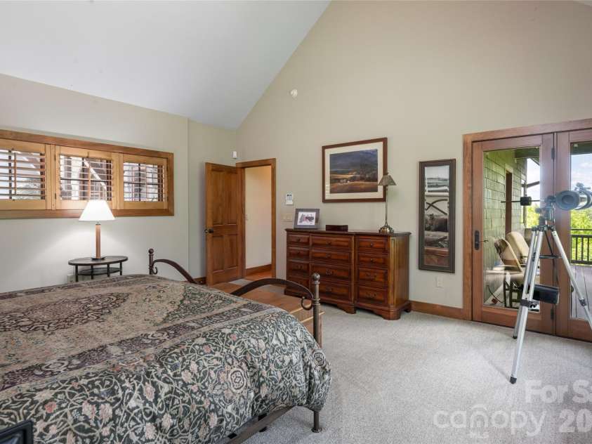 211 Boulder Ridge Drive, Hendersonville, NC 28792.  MLS# CAR4378849, YatesRealty ID 22947. 