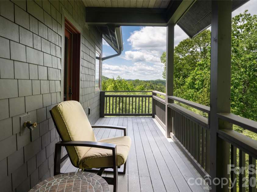 211 Boulder Ridge Drive, Hendersonville, NC 28792.  MLS# CAR4378849, YatesRealty ID 22947. 
