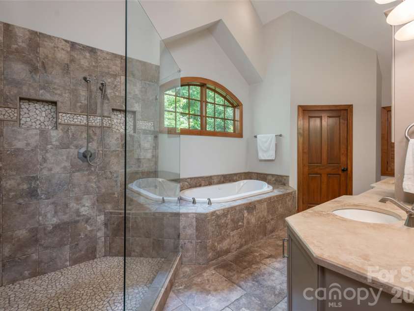 211 Boulder Ridge Drive, Hendersonville, NC 28792.  MLS# CAR4378849, YatesRealty ID 22947. 