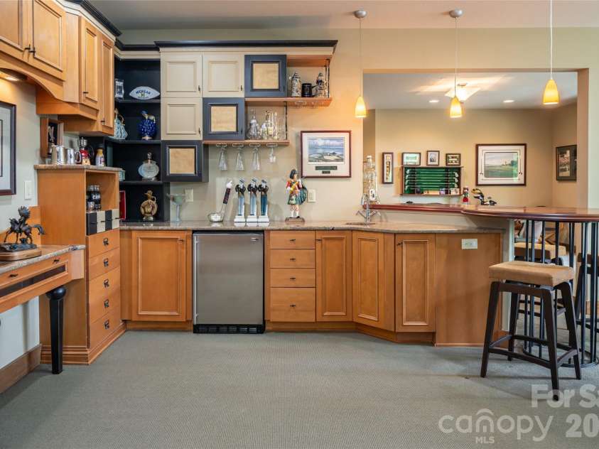211 Boulder Ridge Drive, Hendersonville, NC 28792.  MLS# CAR4378849, YatesRealty ID 22947. 