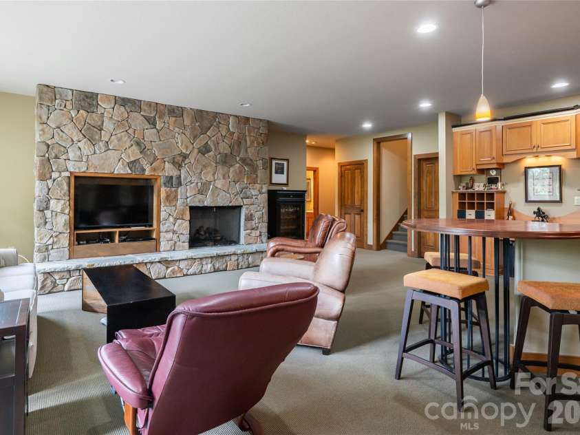 211 Boulder Ridge Drive, Hendersonville, NC 28792.  MLS# CAR4378849, YatesRealty ID 22947. 
