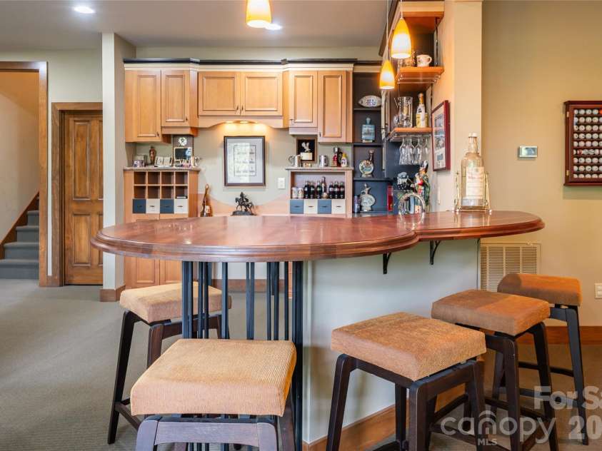 211 Boulder Ridge Drive, Hendersonville, NC 28792.  MLS# CAR4378849, YatesRealty ID 22947. 