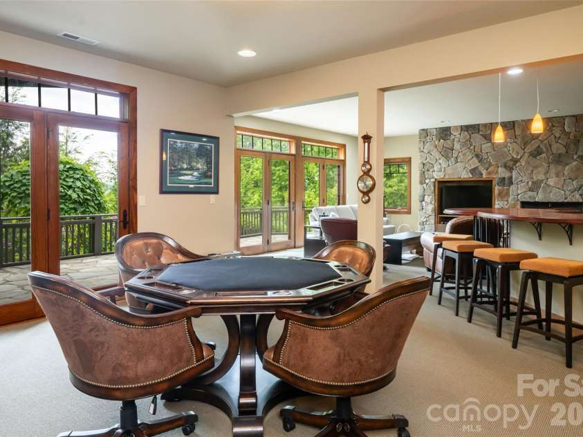 211 Boulder Ridge Drive, Hendersonville, NC 28792.  MLS# CAR4378849, YatesRealty ID 22947. 