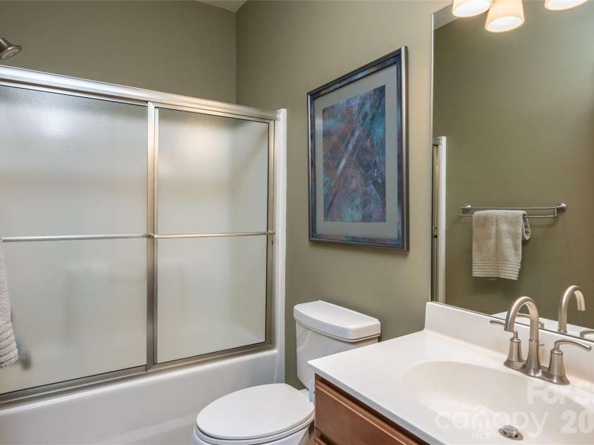 211 Boulder Ridge Drive, Hendersonville, NC 28792.  MLS# CAR4378849, YatesRealty ID 22947. 